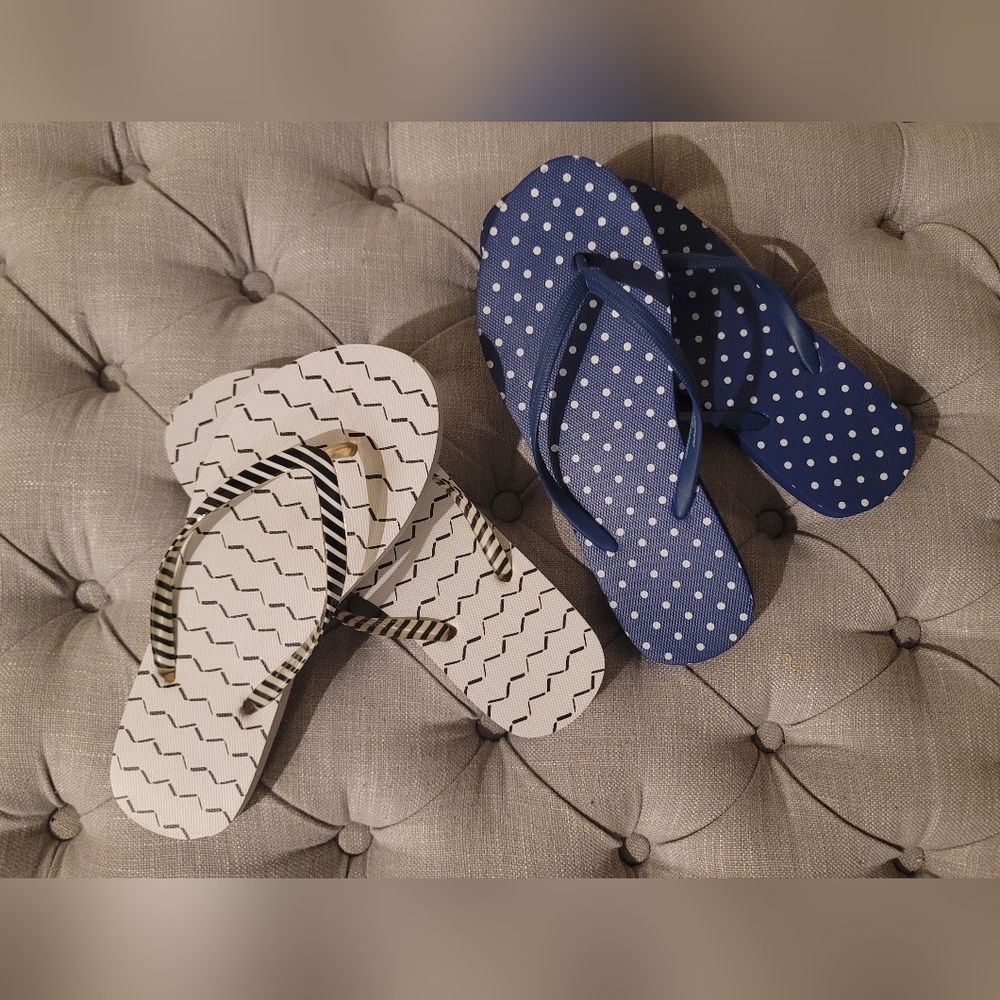 2 Pairs Women's Polka Dot and Chevron Flip Flops (Size: 8)